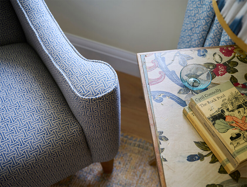 Sennen chair in RHS Collection Gertrude Jekyll Lattice Blue